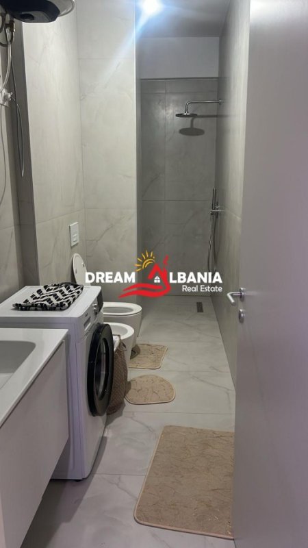 Tirane, jepet me qera apartament 1+1 , 65 m² 400 € (residenca Oxa)