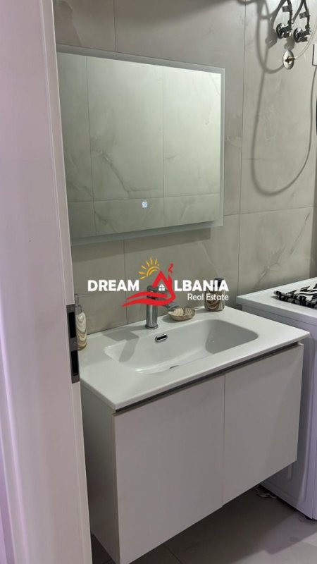 Tirane, jepet me qera apartament 1+1 , 65 m² 400 € (residenca Oxa)
