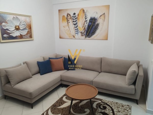 Tirane, jepet me qera apartament 1+1+Ballkon Kati 3, 60 m² 600 € (KODRA E DIELLIT)