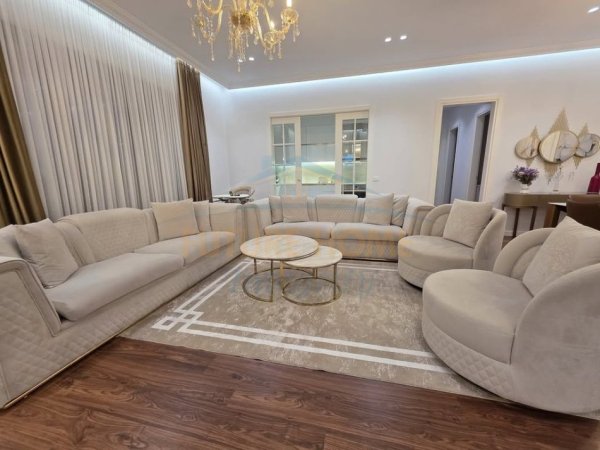 Tirane, shitet apartament 3+1 Kati 8, 202 m² 750.000 € (Kompleksi Delijorgji)