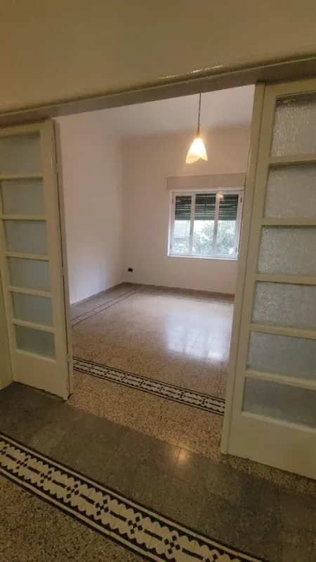 Durres, jepet me qera ambjent biznesi Kati 2, 160 m² 500 € (Gjykata)