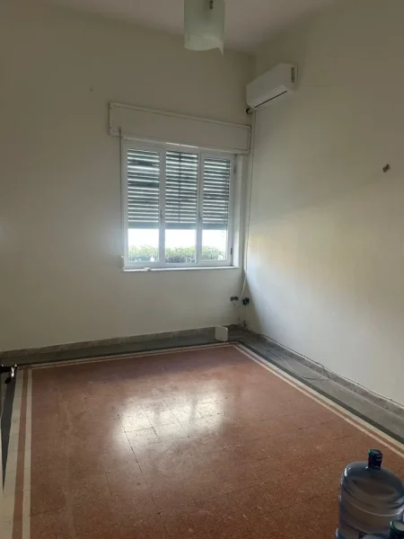 Durres, jepet me qera ambjent biznesi Kati 2, 160 m² 500 € (Gjykata)