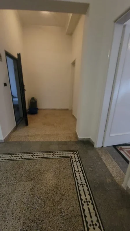 Durres, jepet me qera ambjent biznesi Kati 2, 160 m² 500 € (Gjykata)