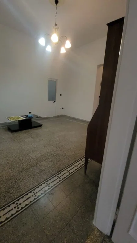 Durres, jepet me qera ambjent biznesi Kati 2, 160 m² 500 € (Gjykata)