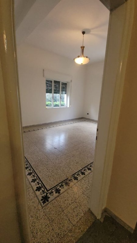 Durres, jepet me qera ambjent biznesi Kati 2, 160 m² 500 € (Gjykata)