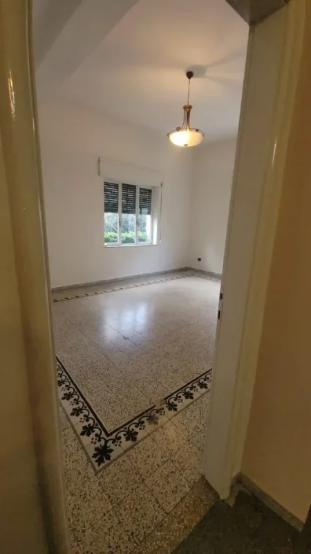 Durres, jepet me qera ambjent biznesi Kati 2, 160 m² 500 € (Gjykata)