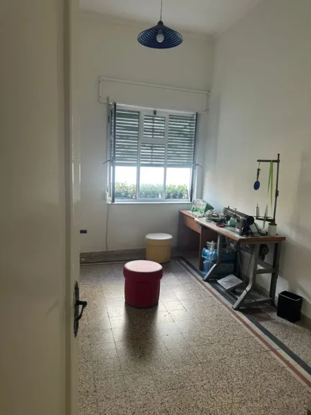 Durres, jepet me qera ambjent biznesi Kati 2, 160 m² 500 € (Gjykata)