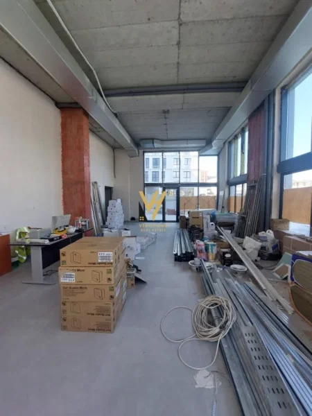 Tirane, shitet dyqan Kati 0, 111 m² 430.000 € (DON BOSKO)