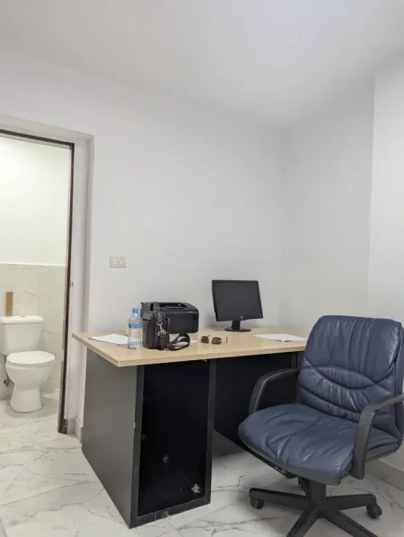 Tirane, jap me qera zyre Kati 0, 14 m² 300 € (Rruga Mehmet Broca)