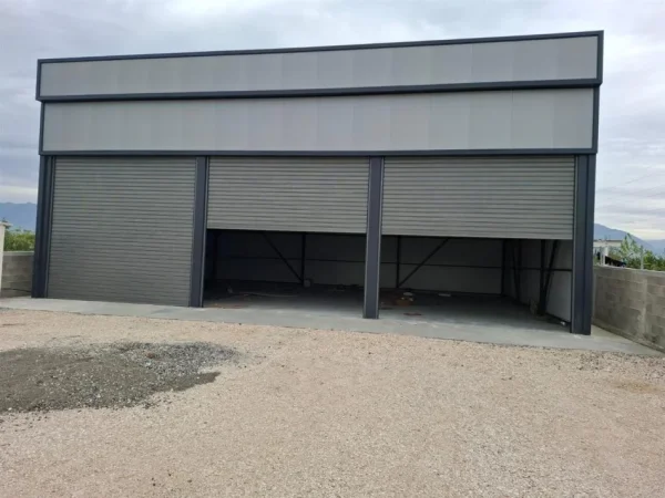 Tirane, jepet me qera magazine Kati 0, 200 m² 1.000 € (valias)