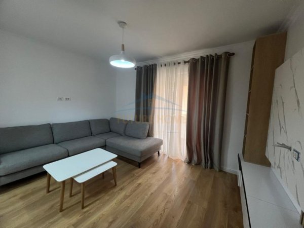 Tirane, jepet me qera apartament 3+1+Ballkon Kati 1, 111 m² 1.000 € (Bulevardi Zogu i Pare)