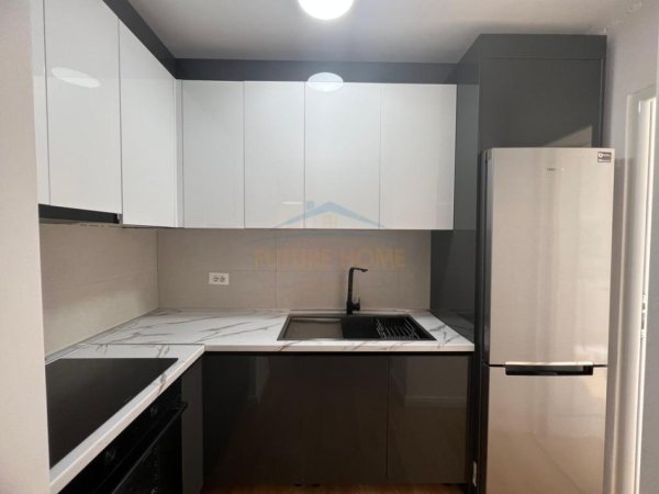 Tirane, jepet me qera apartament 3+1+Ballkon Kati 1, 111 m² 1.000 € (Bulevardi Zogu i Pare)