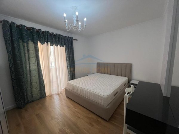 Tirane, jepet me qera apartament 3+1+Ballkon Kati 1, 111 m² 1.000 € (Bulevardi Zogu i Pare)