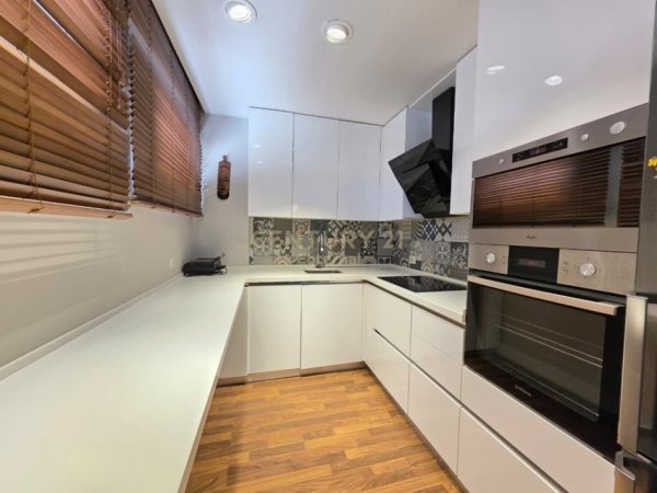 Tirane, jepet me qera apartament 1+1 Kati 4, 62 m² 179.000 € (Ish - Parku)