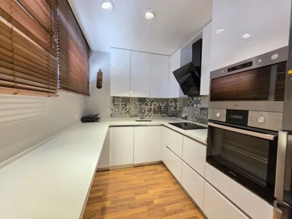 Tirane, jepet me qera apartament 1+1 Kati 4, 62 m² 179.000 € (Ish - Parku)