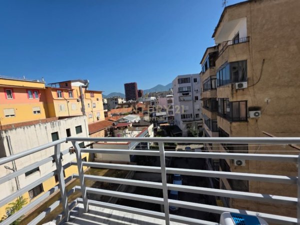 Tirane, jepet me qera apartament 1+1 Kati 4, 62 m² 179.000 € (Ish - Parku)