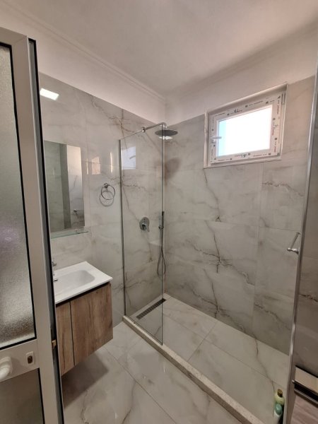 Tirane, jepet me qera garsonier 1+1 Kati 5, 25 m² 370 € (Muhamet Gjollesha, tek Hotel Doro City)