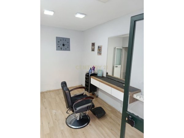 Tirane, jepet me qera ambjent biznesi Kati 0, 14 m² 300 €
