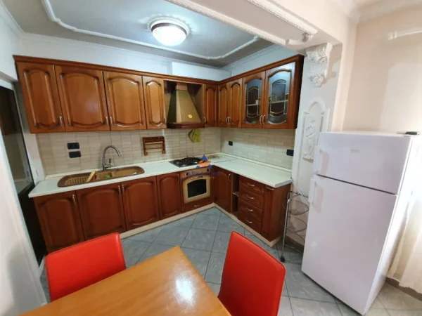 Tirane, jepet me qera apartament 1+1 Kati 5, 60 m² 600 € (PRANE GJIMNAZIT FAIK KONICA, M. SHYRI)