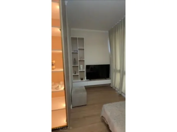Tirane, jepet me qera apartament 1+1 Kati 2, 60 m² 500 € (BULEVARDI I RI)