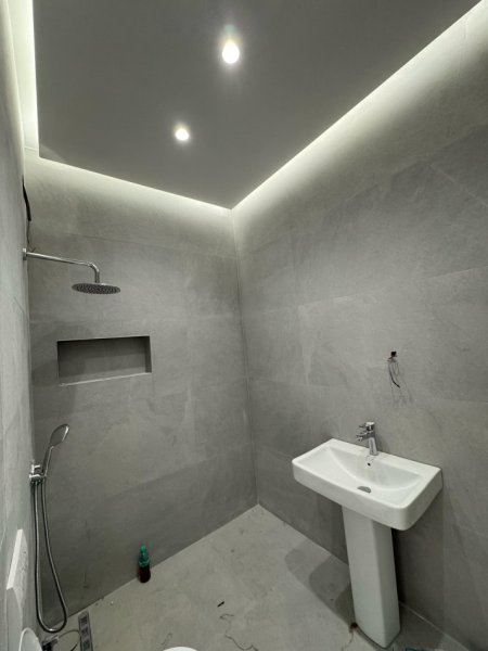 Tirane, jepet me qera apartament 2+1+Ballkon Kati 2, 86 m² 650 € (Perballe Spitalit Amerikan 3)