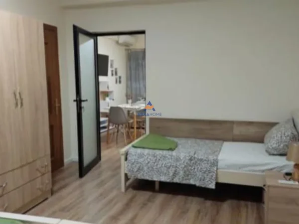 Tirane, jepet me qera apartament 1+1 Kati 1, 60 m² 600 € (PRANE FONDIT BESA, M. SHYRI)