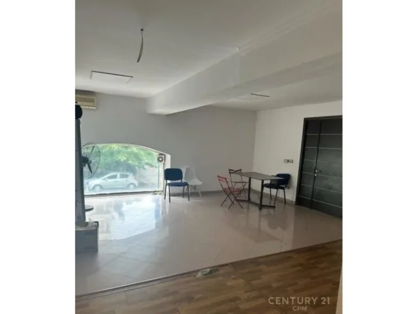 Tirane, jepet me qera zyre Kati 2, 450 m² 5.850 € (Blloku Ambasadave)