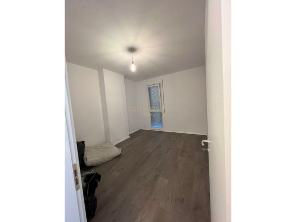 Tirane, jepet me qera apartament 2+1+Ballkon Kati 2, 86 m² 600 € (Univers City)