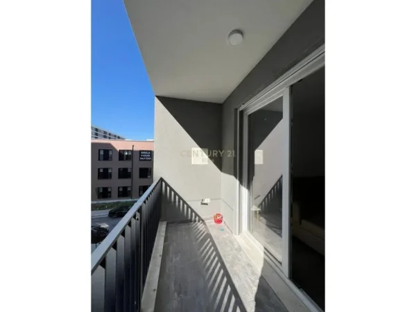 Tirane, jepet me qera apartament 2+1+Ballkon Kati 2, 86 m² 600 € (Univers City)