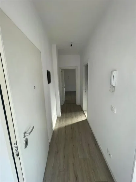 Tirane, jepet me qera zyre Kati 6, 77 m² 900 € (RRUGA ELBASANIT)