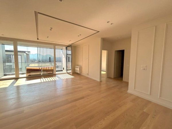Tirane, shitet apartament 3+1 , 153 m² (Pallati Brigadave)
