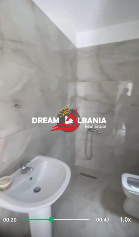 Tirane, jepet me qera apartament 1+1 , 58 m² 200 € (sa kalon News 24, Shkoze)