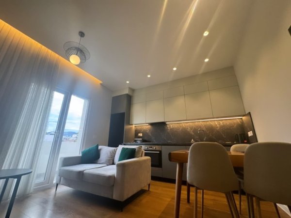 Tirane, shitet apartament 2+1 , 105 m² 250.000 € (prane shkolles Sabaudin Gabrani)