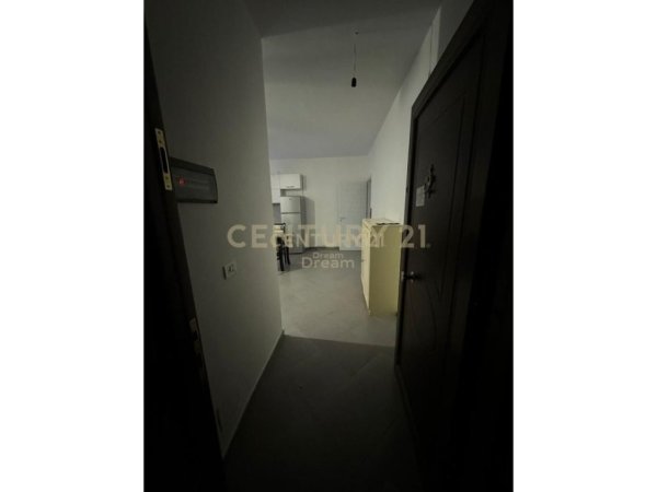 Tirane, jepet me qera apartament 2+1 , 140 m² 500 € (Kopshti Botanik prane Xhamise)