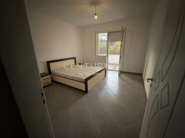 Tirane, jepet me qera apartament 2+1 , 140 m² 500 € (Kopshti Botanik prane Xhamise)