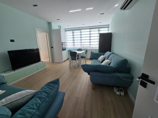 Tirane, jepet me qera apartament 2+1+Ballkon , 90 m² 600 €