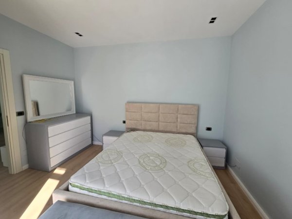 Tirane, jepet me qera apartament 2+1+Ballkon , 90 m² 600 €