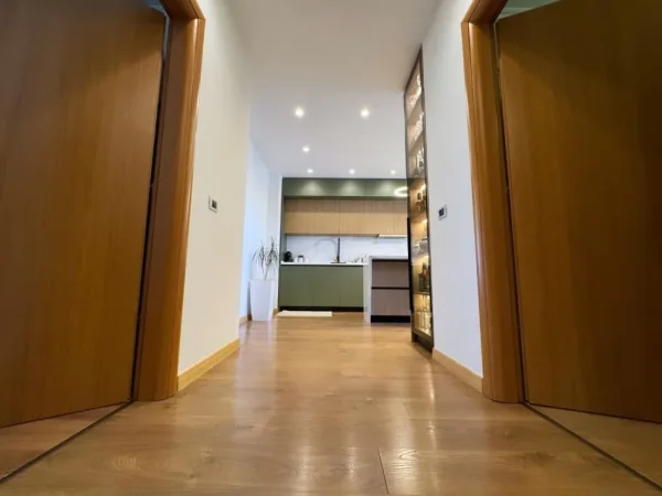 Tirane, shitet apartament 3+1 , 165 m² 240.000 € (concord center)