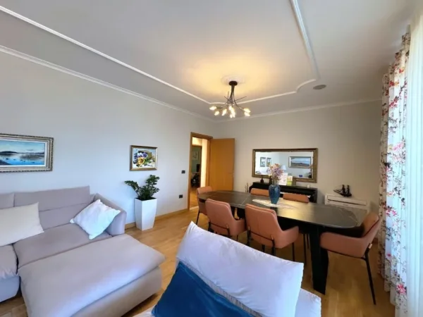 Tirane, shitet apartament 3+1 , 165 m² 240.000 € (concord center)