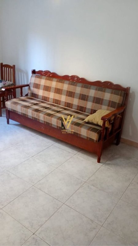 Tirane, jepet me qera zyre Kati 1, 45 m² 350 € (PALLATI ME SHIGJETA)