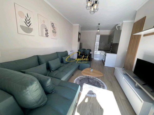 Tirane, jepet me qera apartament 1+1 Kati 5, 70 m² 500 € (XHAMLLIKU)