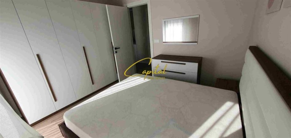 Tirane, jepet me qera apartament 1+1 Kati 5, 70 m² 500 € (XHAMLLIKU)