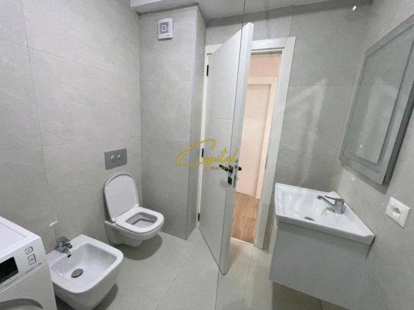 Tirane, jepet me qera apartament 1+1 Kati 5, 70 m² 500 € (XHAMLLIKU)