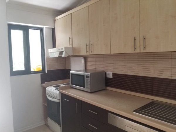 Tirane, jepet me qera apartament 2+1+Ballkon Kati 3, 112 m² 800 € (Bllok)