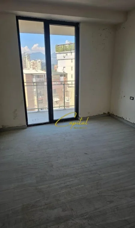 Tirane, jepet me qera zyre Kati 3, 152 m² 1.000 € (REZIDENCA MINE PEZA)