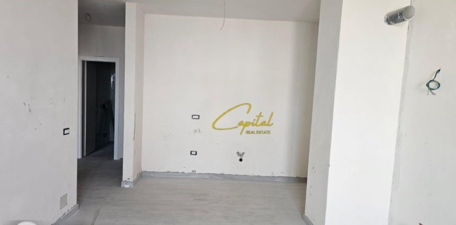 Tirane, jepet me qera zyre Kati 3, 152 m² 1.000 € (REZIDENCA MINE PEZA)