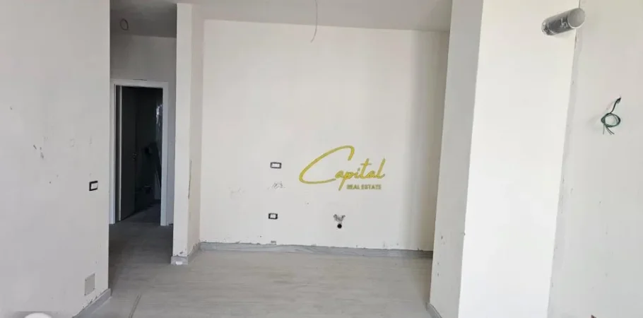 Tirane, jepet me qera zyre Kati 3, 152 m² 1.000 € (REZIDENCA MINE PEZA)
