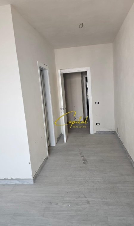 Tirane, jepet me qera zyre Kati 3, 152 m² 1.000 € (REZIDENCA MINE PEZA)