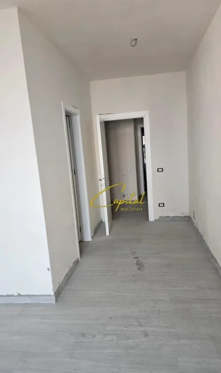 Tirane, jepet me qera zyre Kati 3, 152 m² 1.000 € (REZIDENCA MINE PEZA)