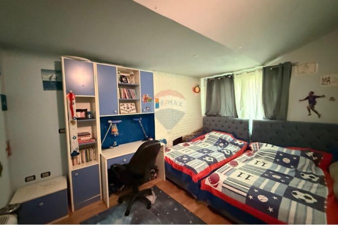Tirane, jepet me qera apartament 3+1+Aneks+Ballkon Kati 6, 234 m² 1.500 € (liqeni i thate)